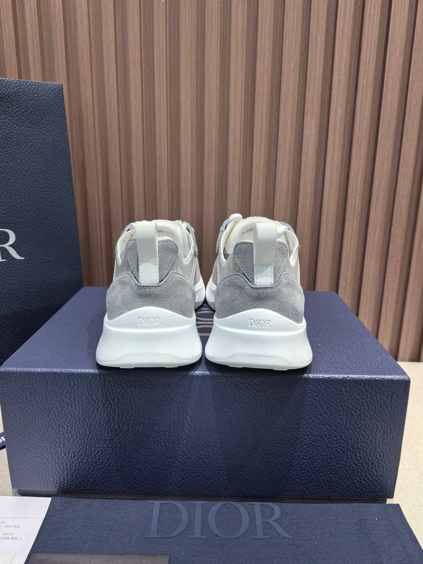 Factory price: 440💰 🔍Top purchasing agent🇮🇹 Dior's super-popular sports shoes, popular for street men, are synchronized with the new product counters. The uppers are made of Italian original imported cowhide and matched with D's customized fabrics. It is a must-have for fashionistas. The complex craftsmanship is perfectly reproduced. Imported soft cowhide foot pads, soles: original soles specially provided by the original factory, exclusive movable molded soles are super comfortable, original factory follow-up goods, 🔍🔍high quality, you can enter and exit the counter at will, welcome to compare, code number 38-45 (46 can be customized and cannot be returned or exchanged)